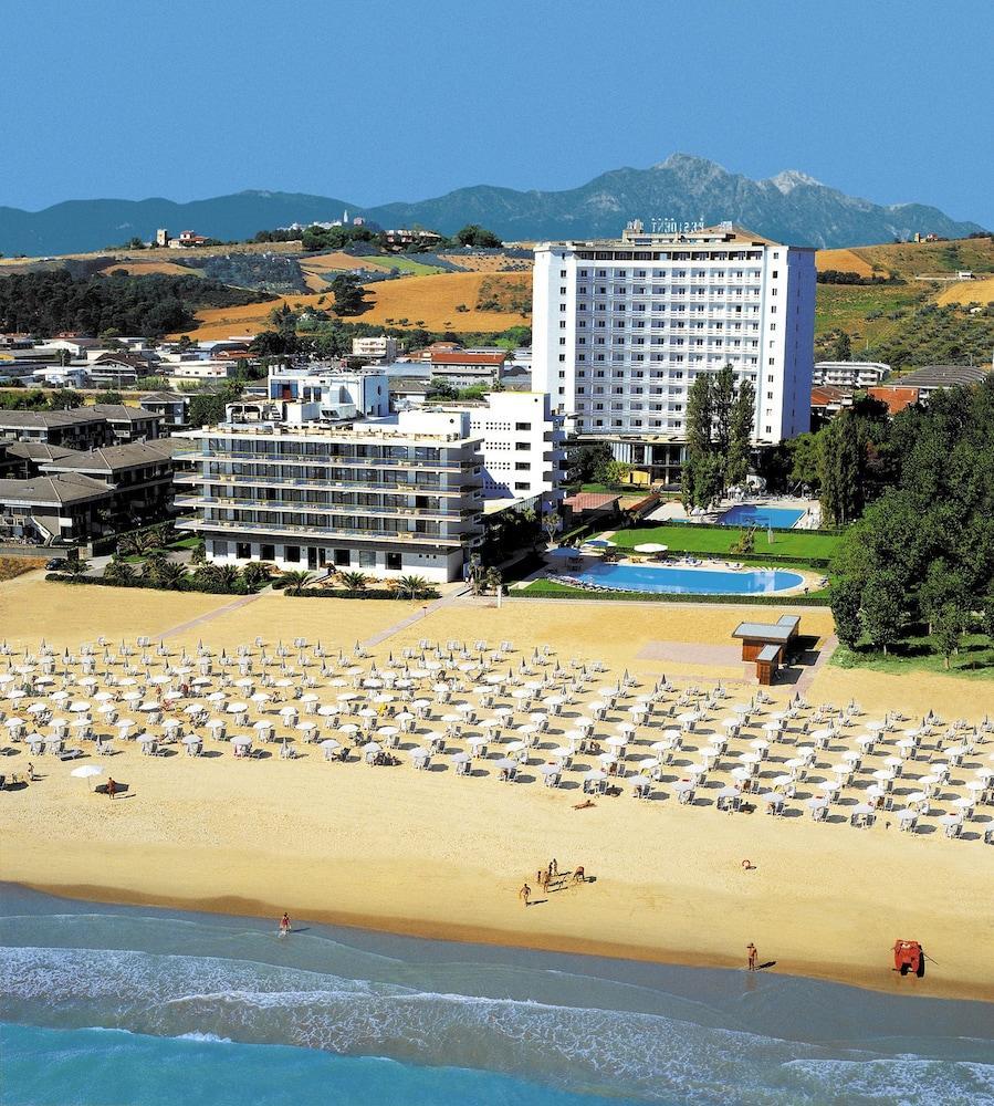 Grand Hotel Berti Silvi Marina Exterior foto