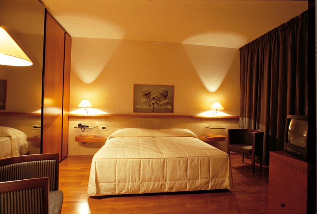 Grand Hotel Berti Silvi Marina Habitación foto