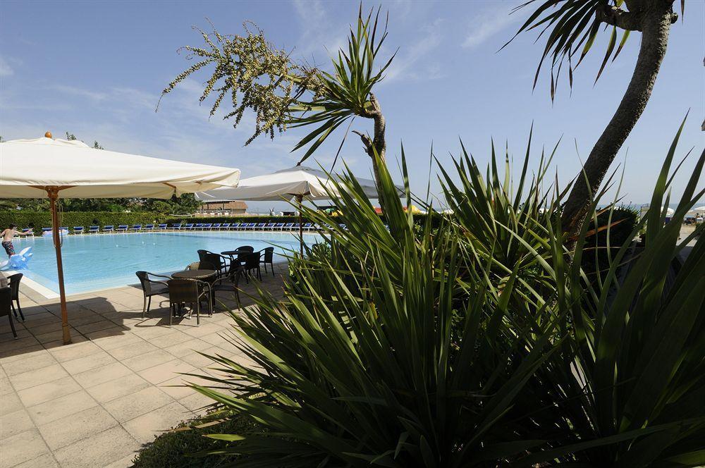 Grand Hotel Berti Silvi Marina Exterior foto