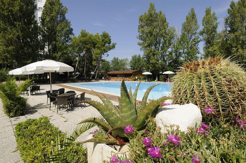 Grand Hotel Berti Silvi Marina Exterior foto